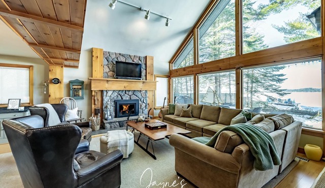 4 bed 2 bath cottage on Lake Muskoka