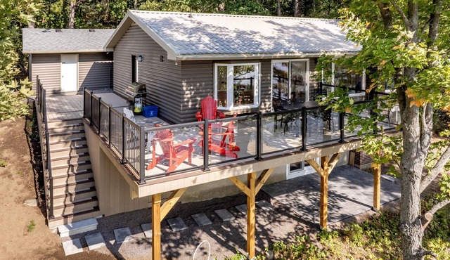 4 bed 3 bath cottage on Lake Muskoka