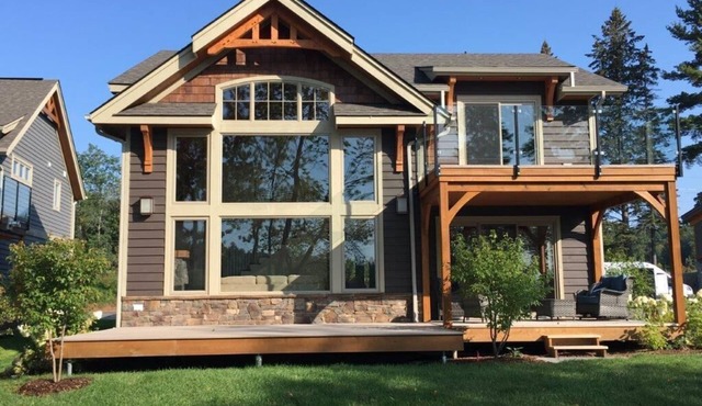 4 bed 4 bath Villa on Lake Muskoka