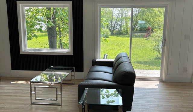 4-bedroom cabin in beautiful Kawartha Lakes with AC