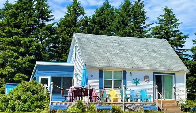4 bedroom cozy beach house. Large private yard, short walk to the beach!