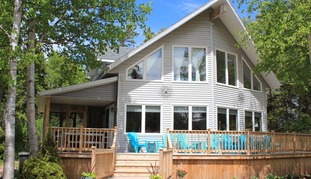 4-bedroom house in Stanhope - walk to the beach!
