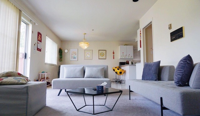 4 Bedrooms Entire House, Nearby Downtown Vancouver