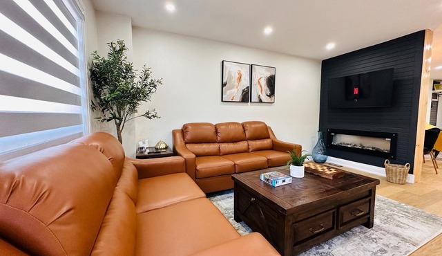 4 BR home near YYZ Airport & Train station|perfect for FIFA stay|2 parking|patio