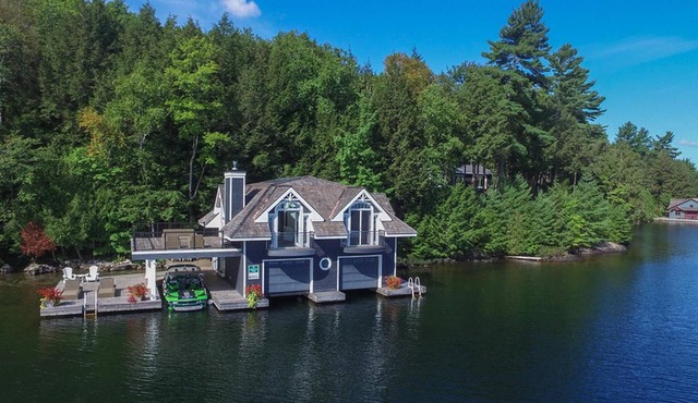 5 bdrm, 4 bath, Lake Joe Island Property! Boathouse!