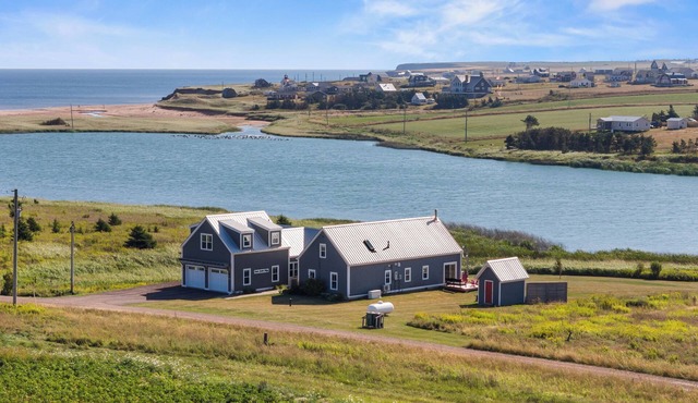 5 Bedroom Luxury Beach House at Cousins Seaside Cottage in Sea View PEI