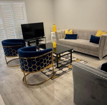 5-Bedroom Spacious Townhouse