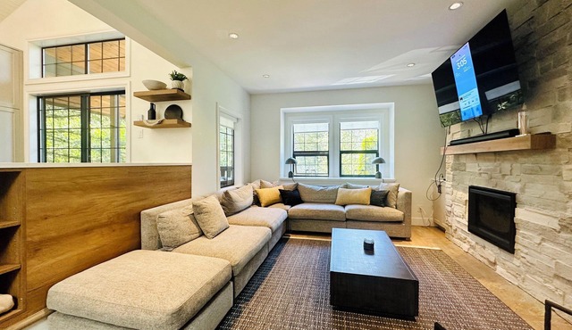5 BR Chalet Steps to Creekside Gondola, Private Hot Tub!