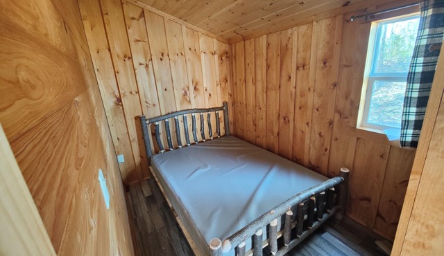 5 minute walk to Sandbanks Beach! In the heart Prince Edward County