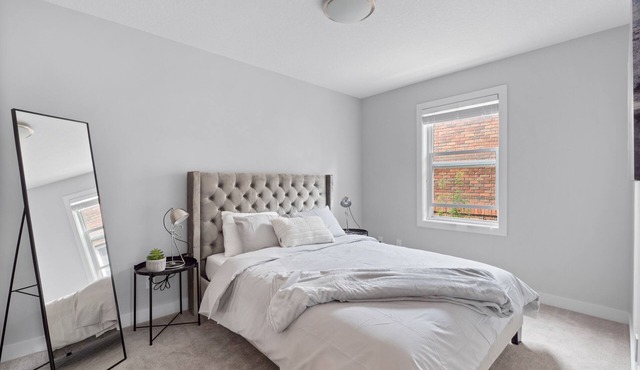 💫 5 Minutes to Downtown | BRAND NEW Furniture | LUX Property 💫