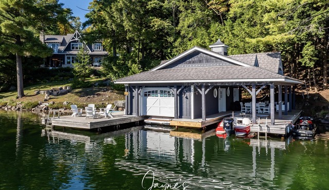5-year old, Luxury Build on Joe! Immaculate Main + Guest Cottage! Tennis!