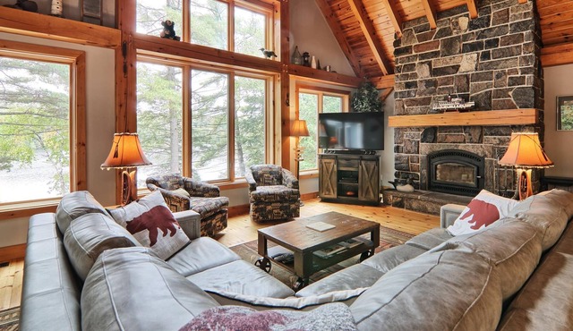 5bdrm, 4bath, Boathouse, 2 bdrm Bunkie, all day sun!