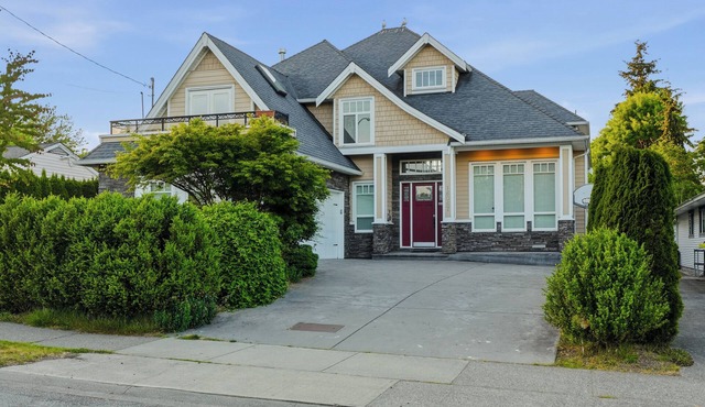 5BR Spacious Home Near White Rock Beach