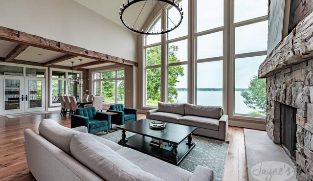 6 Bedroom, 5 Bath on Kempenfelt Bay on Lake Simcoe