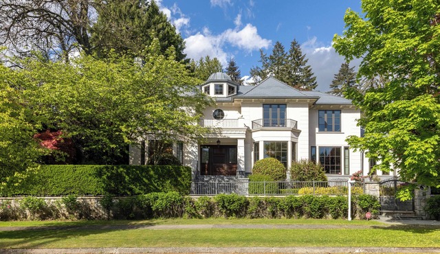 6BR Ensuite Luxury Estate w/Theatre, Sauna Office