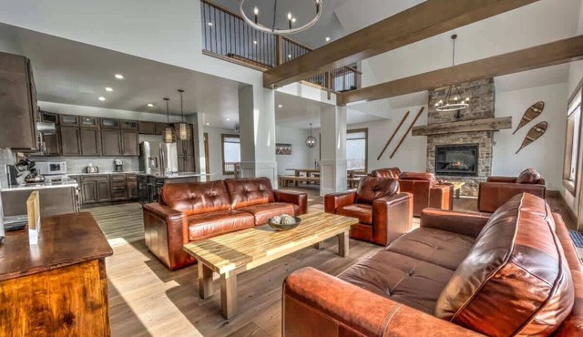 7 bdrm Luxury,7 baths,Private Beach Access, Hot Tub
