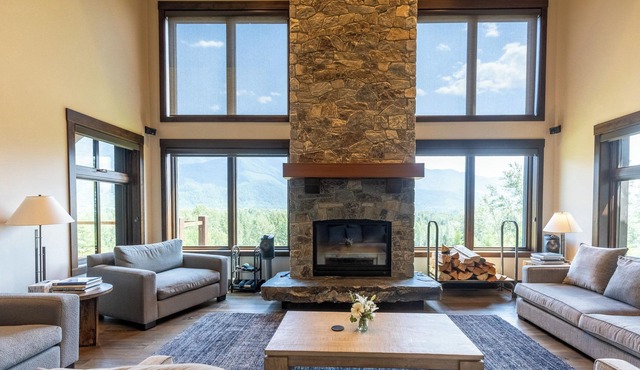 7 BEDROOMS | SLEEPS 14 ADULTS | HOT TUB | POOL TABLE | LUXURY