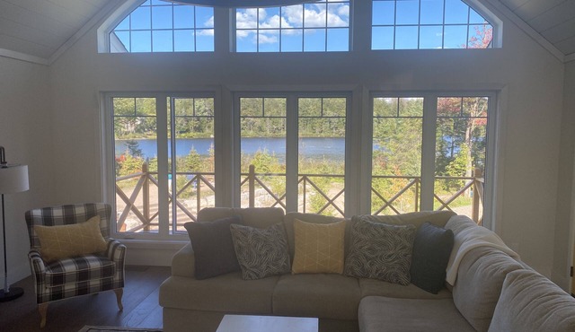 87 Maxwell lane Cottage on Deer Lake in South River