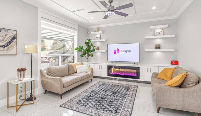 8BR New Luxury Home HVAC 3 km to White Rock Beach