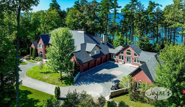9 bdrm 14 bath cottage on Lake Simcoe, Pool! Hot tub! Tennis Court! Arcade Room!