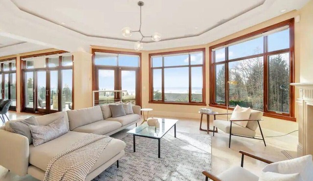 9000 sqft Mansion Heated Pool Hottub Sauna and Theater