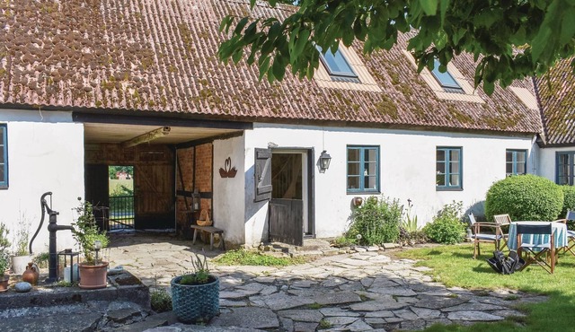 A beautiful accommodation on a farm, 10 minutes from Simrishamn. in Simrishamn