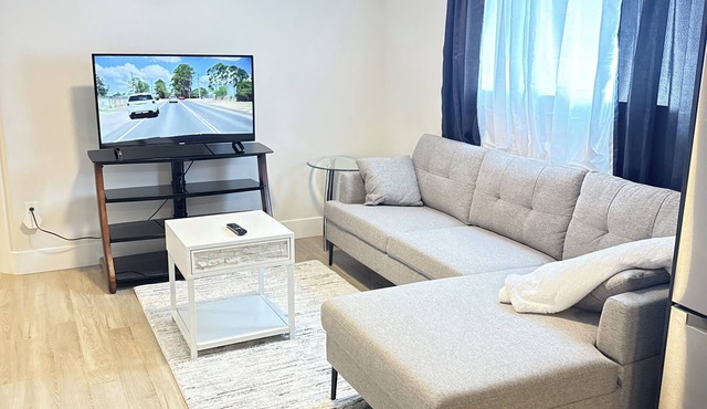 A cozy haven at the heart of the city and a minute drive to the airport