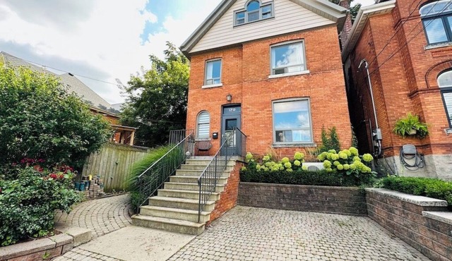 A Cozy Loft in the Heart of Hamilton