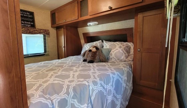 A cozy travel trailer on an acreage. Plenty of lakes, hiking and fishing near by