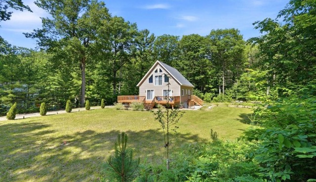 A Frame cottage 1 min from Beach BBQ and Firepit in Tiny