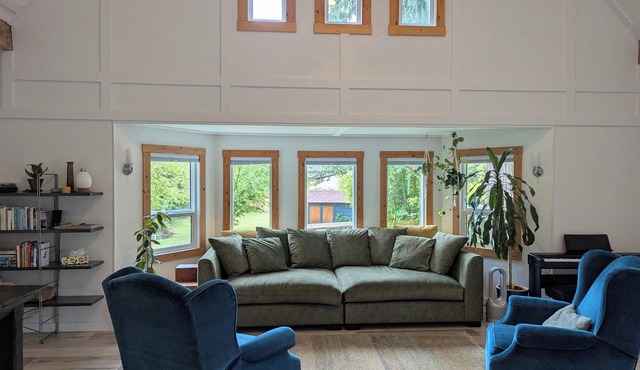 A One-of-a-Kind Rural Stay on Covered Wagon Trail (with EV Charging)