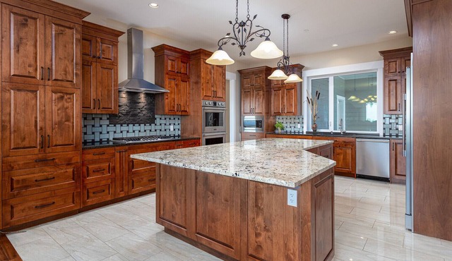 'Above It All' a spacious sundrenched house with expansive deck and Epic views.