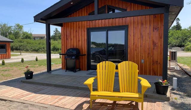 Adventure Cabin too! Cosy cabin on lake edge