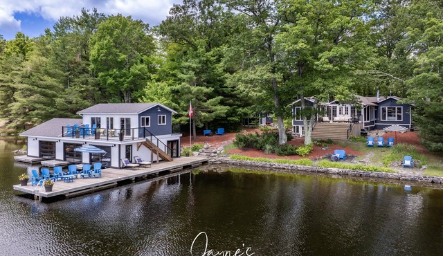 All Day Sun! 7 bed 2 bath cottage on Lake Muskoka! Perfect Location! Privacy!