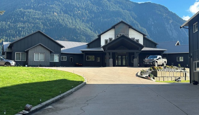 All New Retro Design Carriage House on the Fraser River