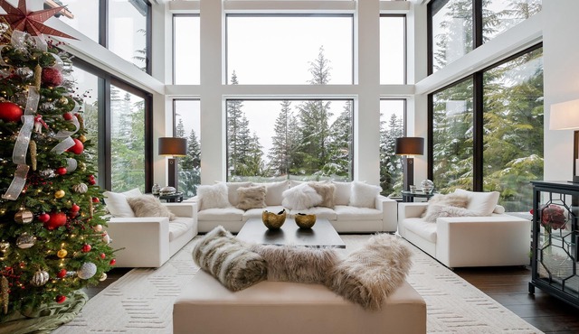 Altitude Retreat/Kadenwood/Private Neighbourhood & Gated Ski in Ski out Home