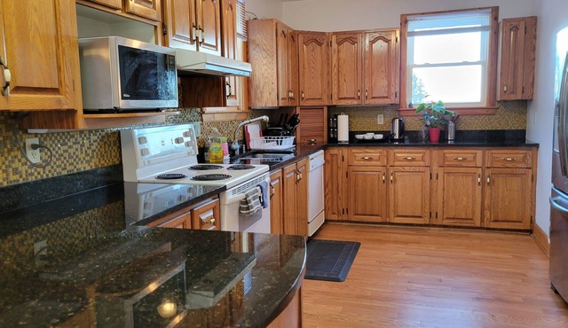 Amazing ocean view/private road/close to bayswater beach.