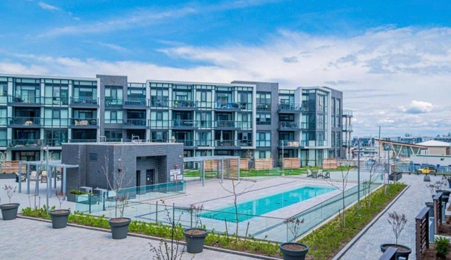 Aquarius bldg @ Friday Harbour 1st fl 2 bdr/2 bath