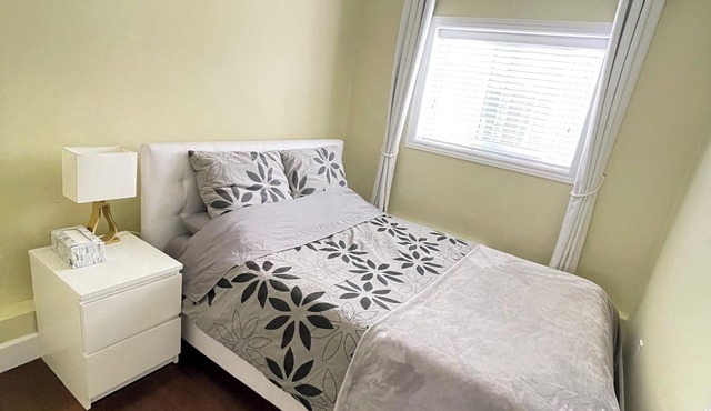 Arbutus west side cozy room