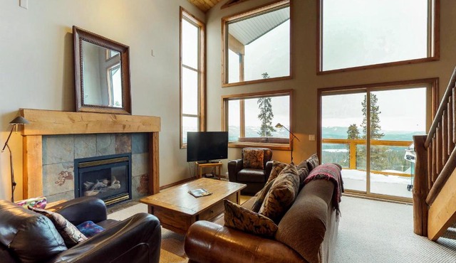 Arolla Chalet D in Big White