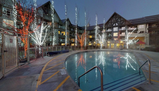 Aspens #328 Prime Ski-in Ski-out Location! Pool, Hot tubs, BBQ, sleeps 4
