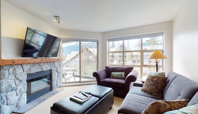 Aspens #461 Prime Ski-in Ski-out Location! Pool, Hot tubs, BBQ, sleeps 4
