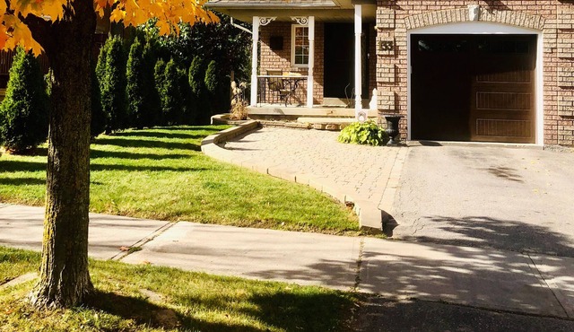 Aurora ~Great Location!!! St. John Sr/Bayview!!!! FITNESS STUDIO INCLUDED!!