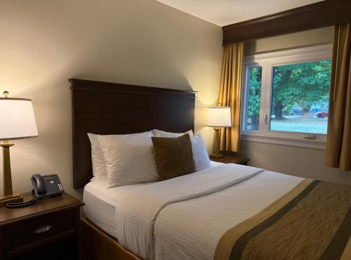 Aurora Inn