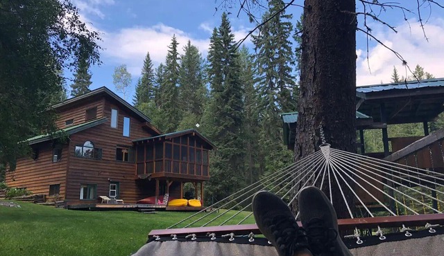 Avery Creek Chalet on Blaeberry Valley