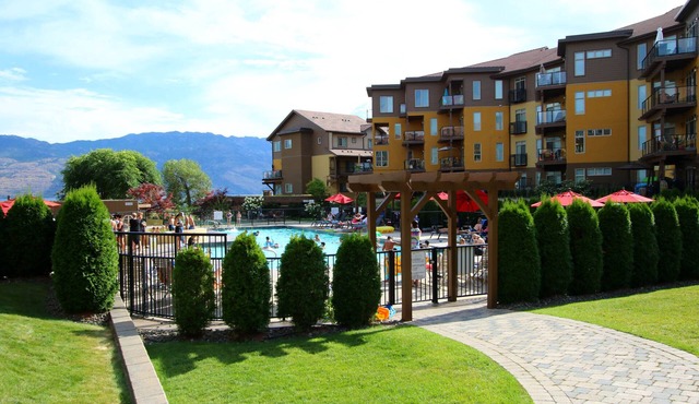 Barona Beach Luxury Lake Front Condo/W Boat Slip, West Kelowna,
