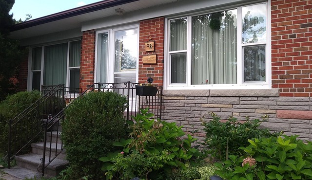 BASEMENT APARTMENT (PRIVATE ACESS)