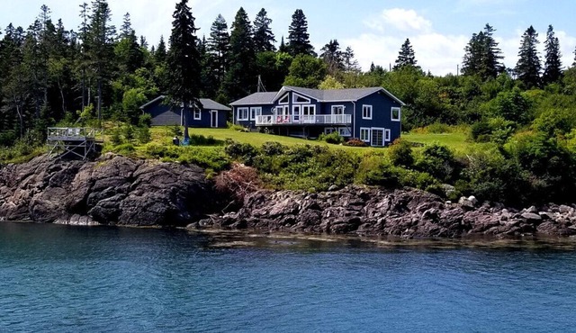 Bay Of Fundy Breeze ~ Ocean Front Home