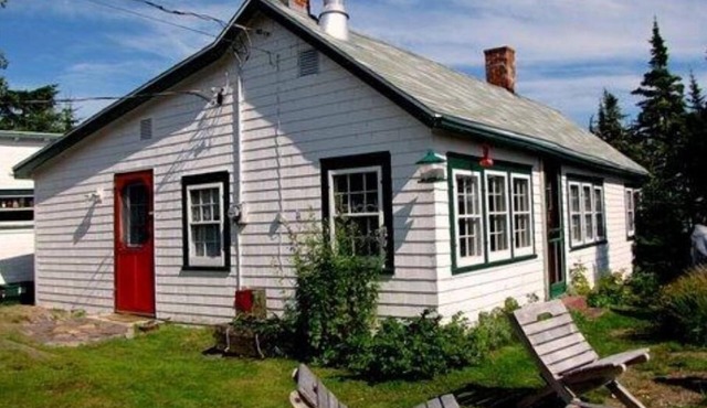 Bay of Fundy Seaside Cottage