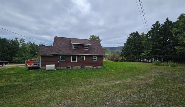 Bayview Hideaway with a great mountains view and large peaceful property.